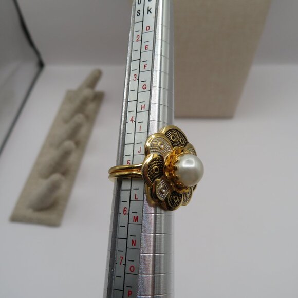 Vintage Damascene Style Faux Pearl Floral Ring Size 5 Adjustable - Picture 9 of 10